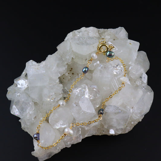 Black & White Pearl Bracelet