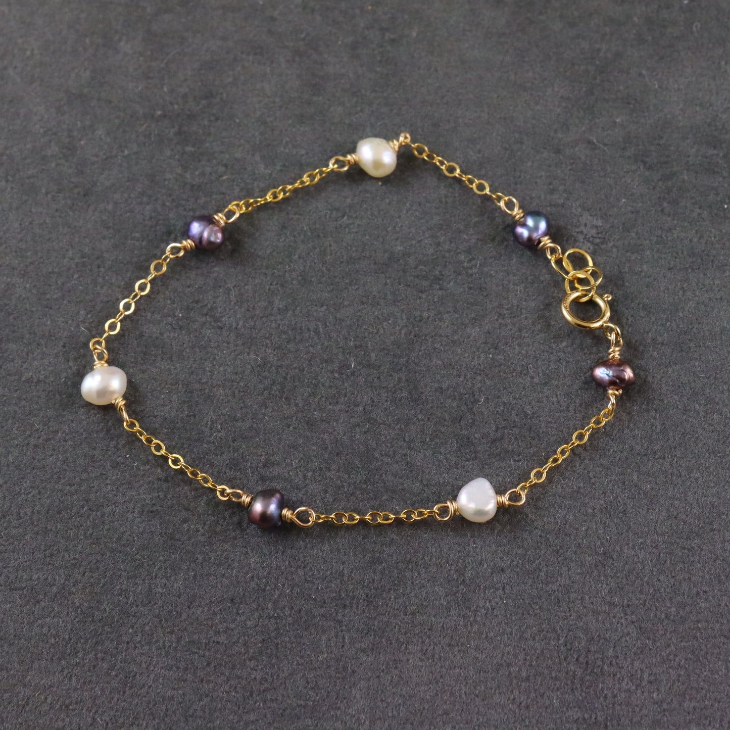 Black & White Pearl Bracelet