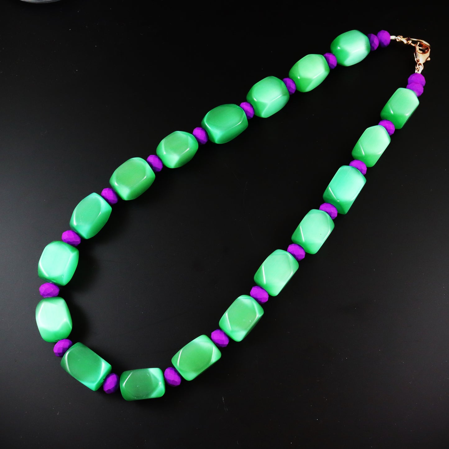 Emerald green chunky beaded necklace