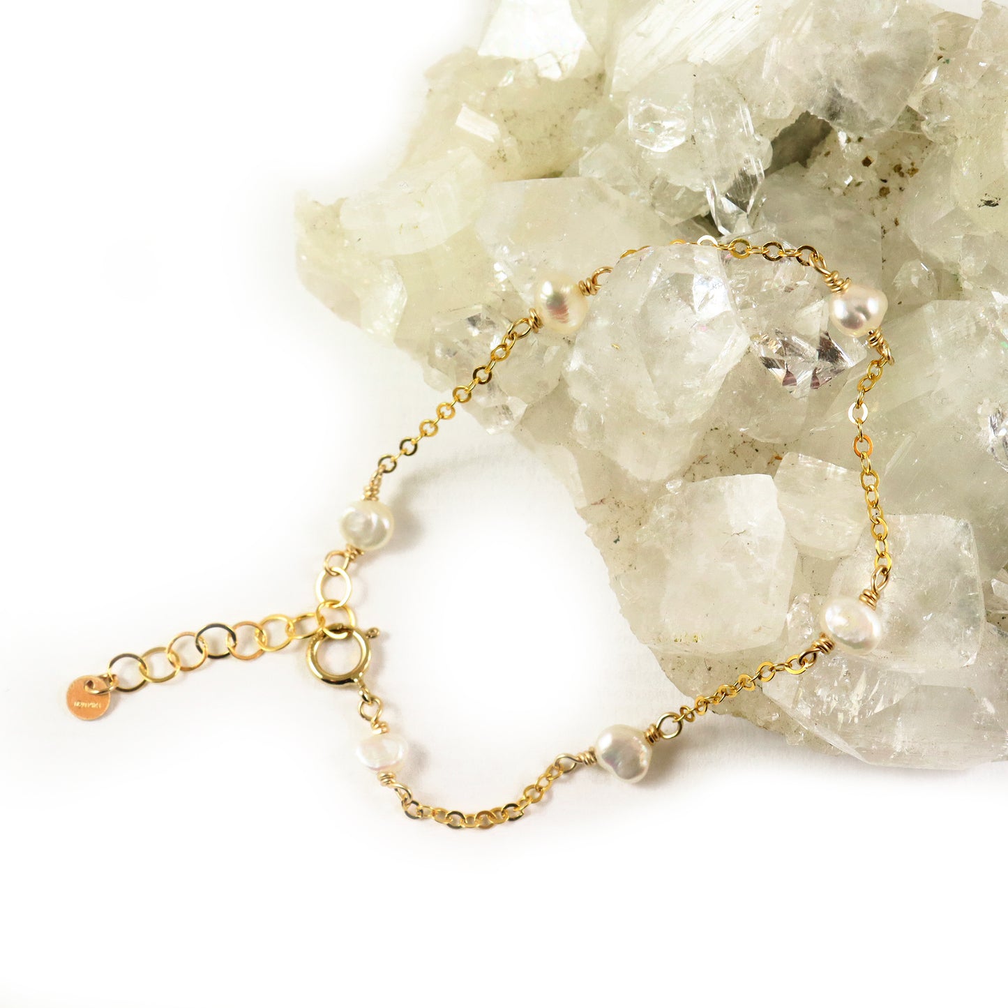 White Pearl Gold Bracelet