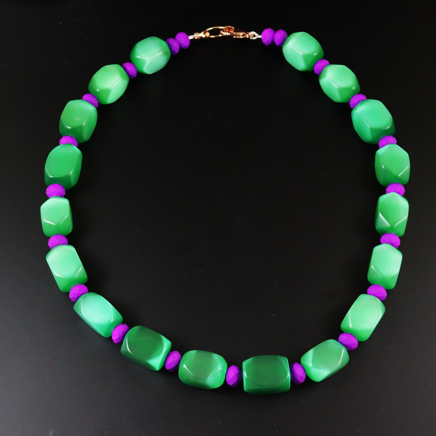 Emerald green chunky beaded necklace 