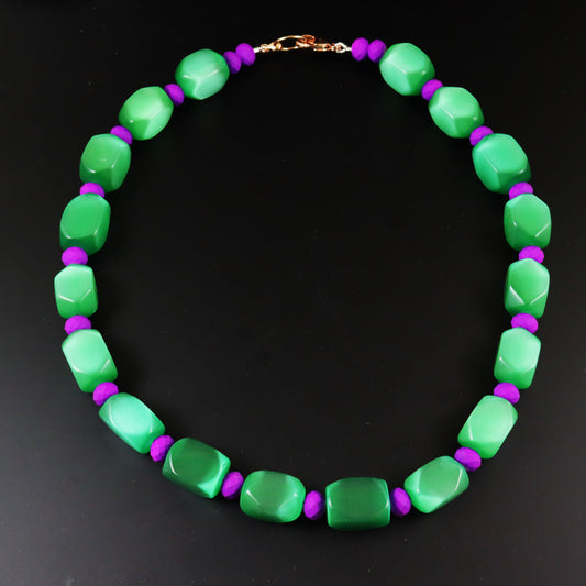 Emerald green chunky beaded necklace 