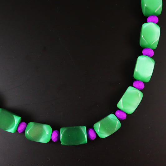 Emerald green chunky beaded necklace 