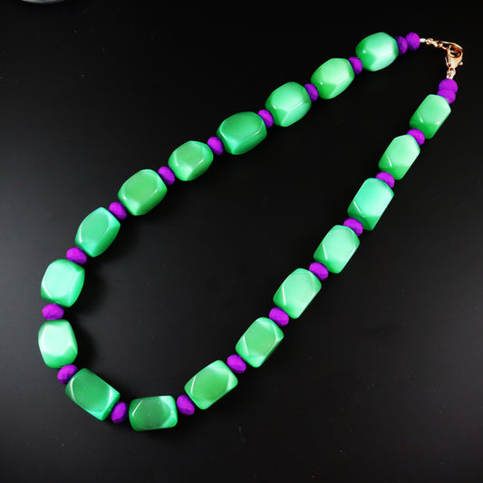 Emerald green chunky beaded necklace 